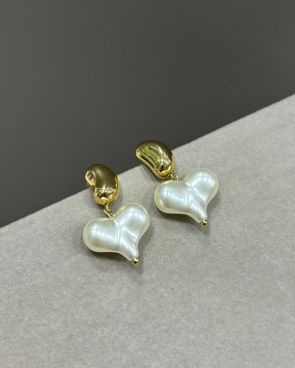 Margarette Pearl Earrings