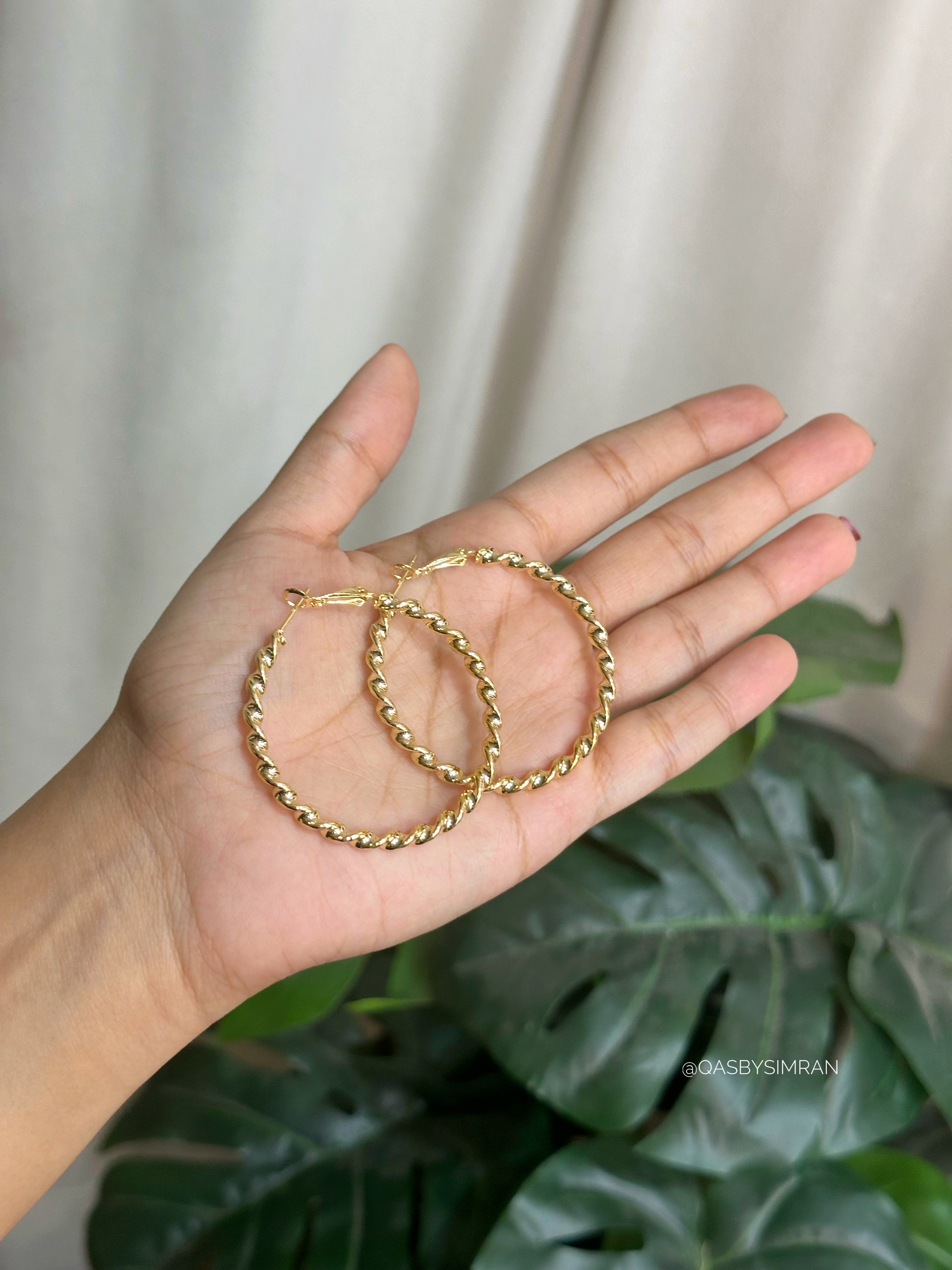 Minimal Twisted Hoops