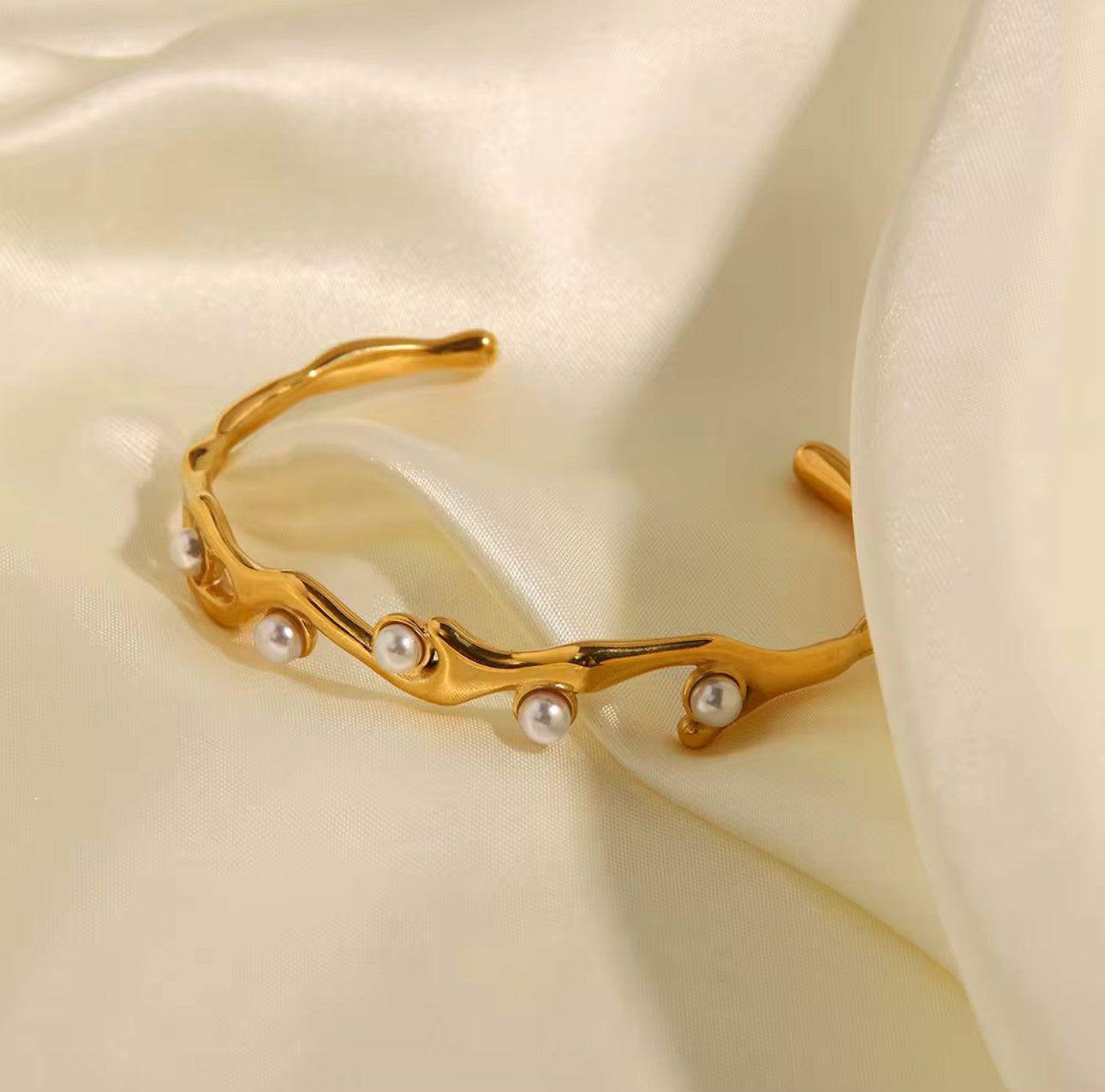 Della Pearl Statement Cuff Bracelet